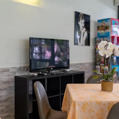 Hotel Merope Only And Free Coffee 3*
